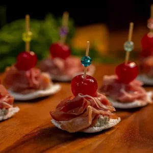 canape-de-tapioca-com-presunto-parma