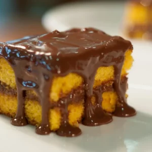 Como-fazer-bolo-de-cenoura-que-sai-recheado-do-forno